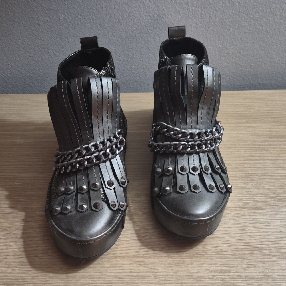 Stylish Black Shoes with Chain Detail